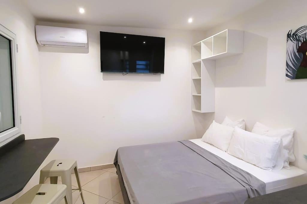 Studio Pour 2 Personnes Proche De L'Hopital Et Du Jardin De L'Etat Saint-Denis Kültér fotó