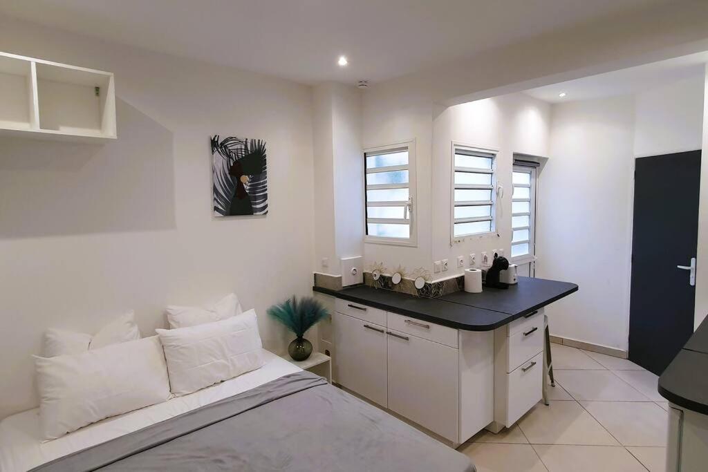 Studio Pour 2 Personnes Proche De L'Hopital Et Du Jardin De L'Etat Saint-Denis Kültér fotó